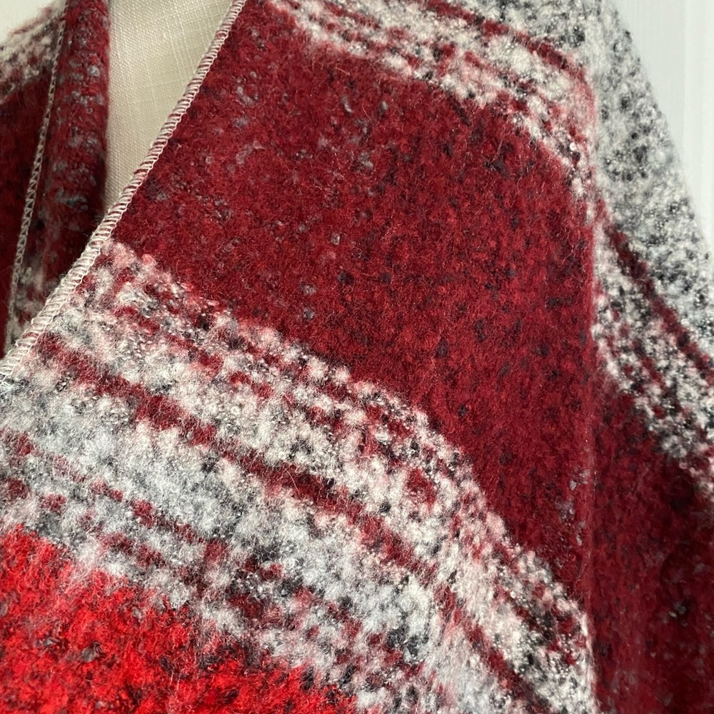 Ladies wrap - Picture 2 of 4
